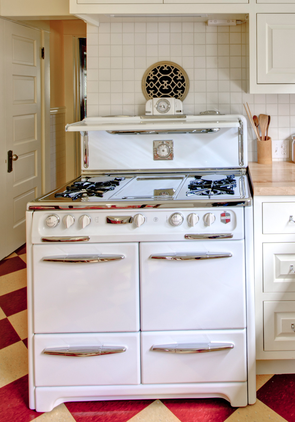 Retro Kitchen Oven and Stove | Hammer & Hand 